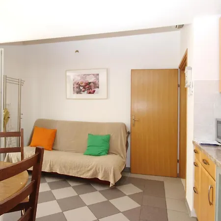 Mikulan 3* Baška