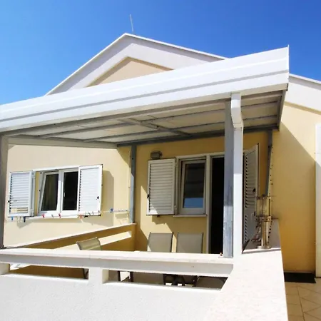 Mikulan 3* Baška