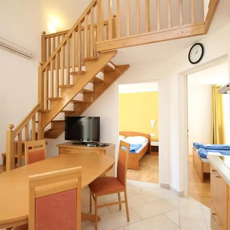 Mikulan Pensión Baška