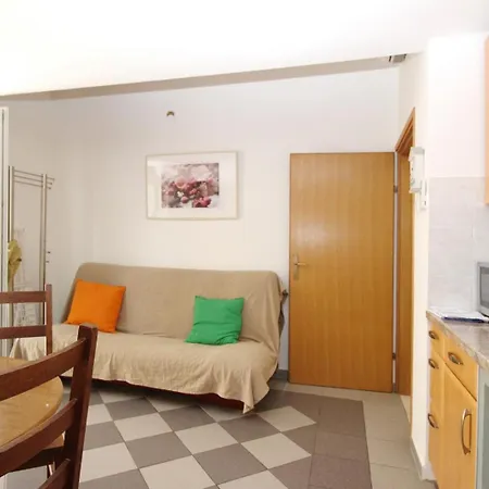 Mikulan Pensión Baška