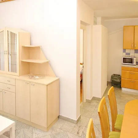 Mikulan Pensión Baška