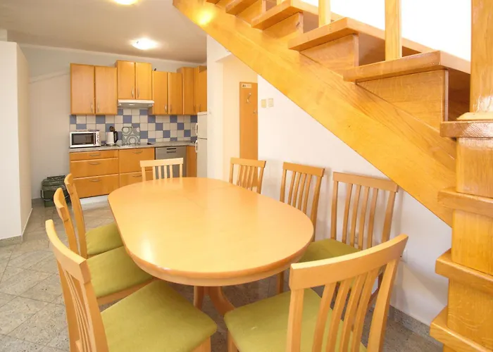 Mikulan 招待所 3*